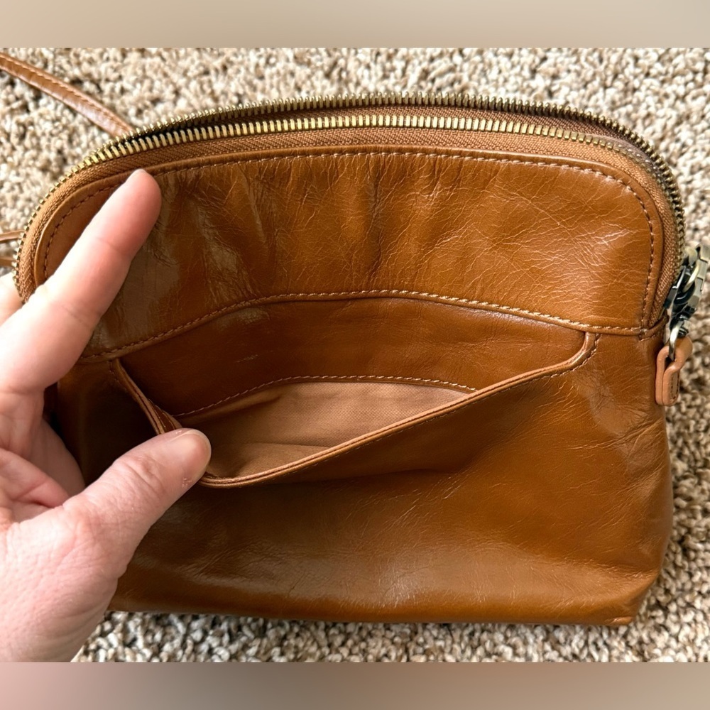 HOBO Genuine Leather shoulder/wristlet Bag Cognac Brown - Picture 3 of 8